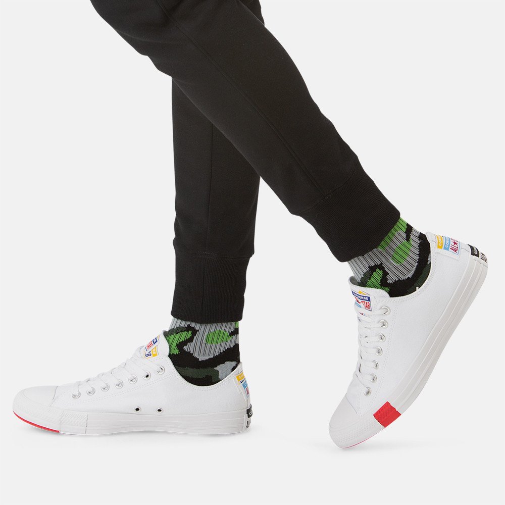 Converse-Chuck-Taylor-All-Star-Logo-Stacked-Unisex-Shoes-9000049673_29381