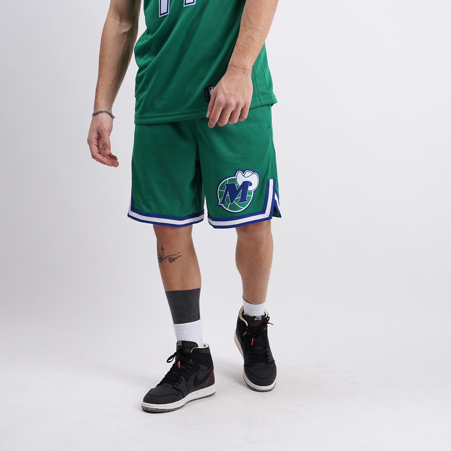 Nike-NBA-Dallas-Mavericks-Hardwood-Classics-2020-Mens-Basketball-Shorts-9000056129_46710