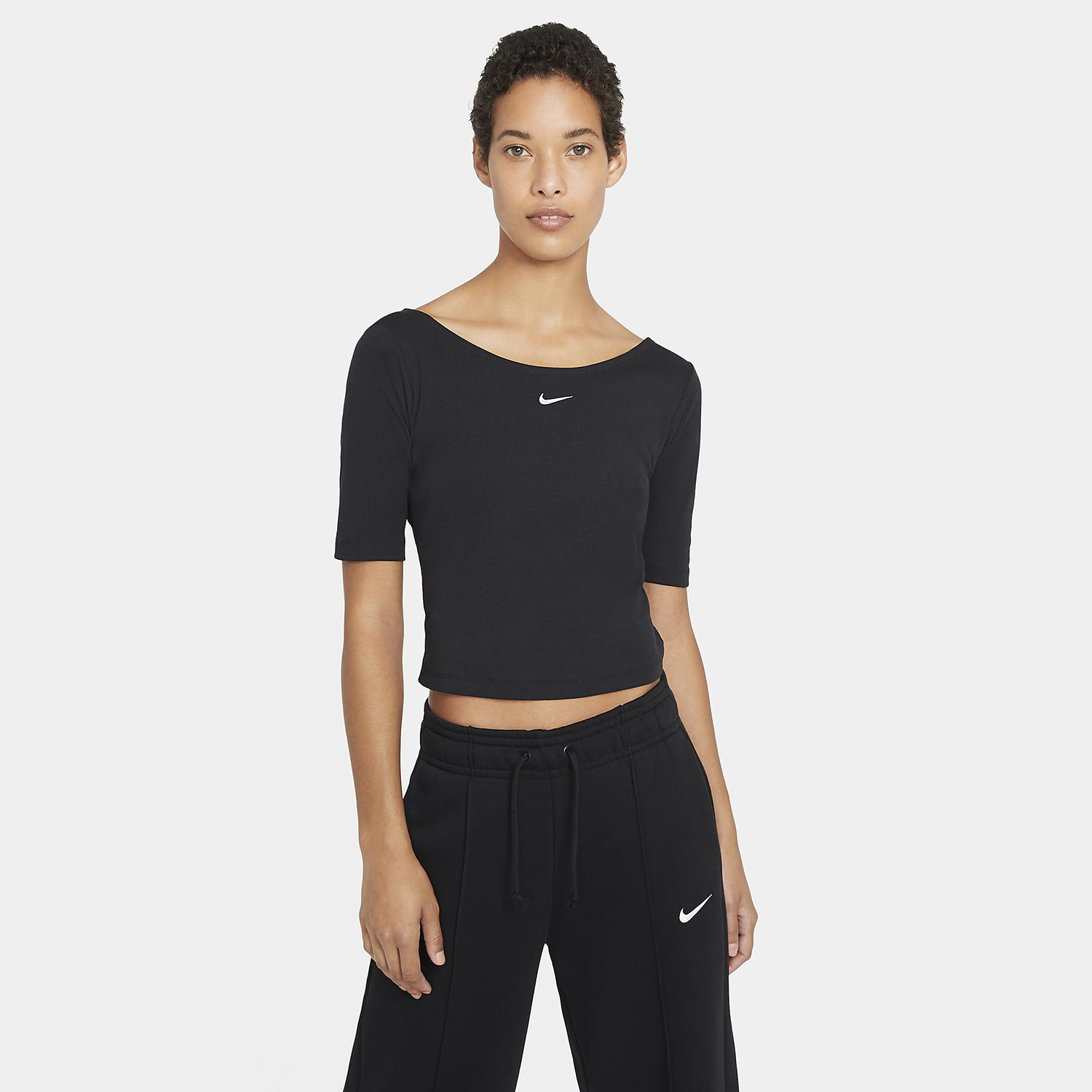 Nike-Sportswear-Essential-Γυναικεία-Μπλούζα-9000069908_1480