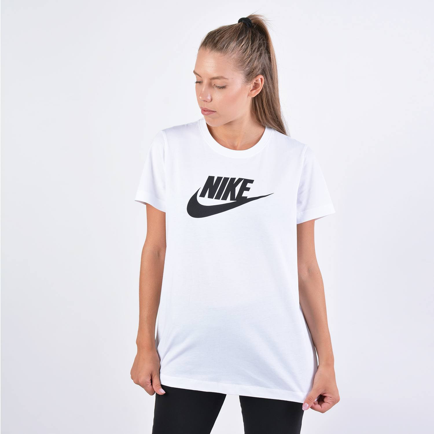 Nike-Sportswear-Essential-Γυναικείο-T-Shirt-9000024638_1540