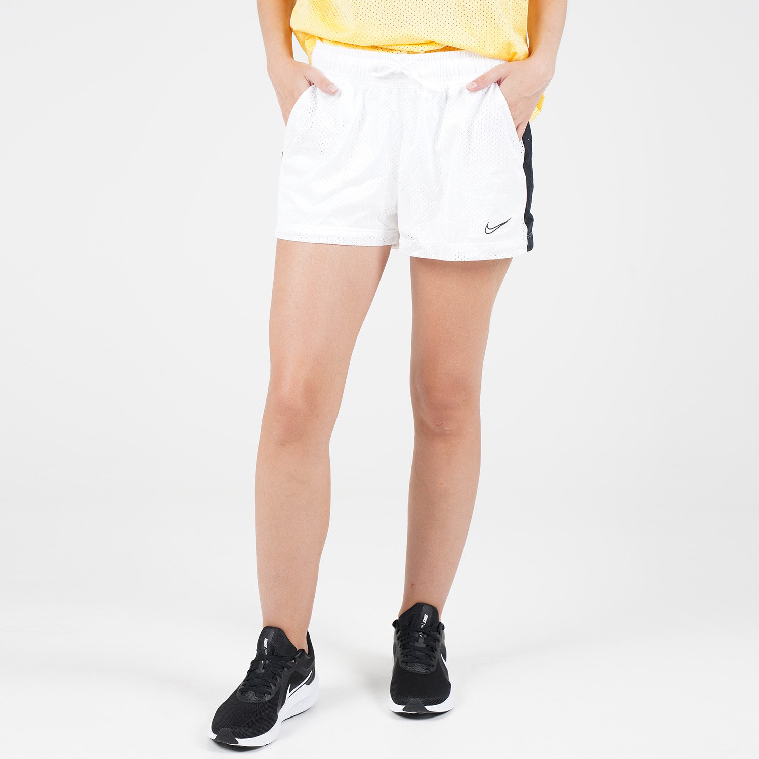 Nike-Sportswear-Woman-Mesh-Short-9000052767_8243
