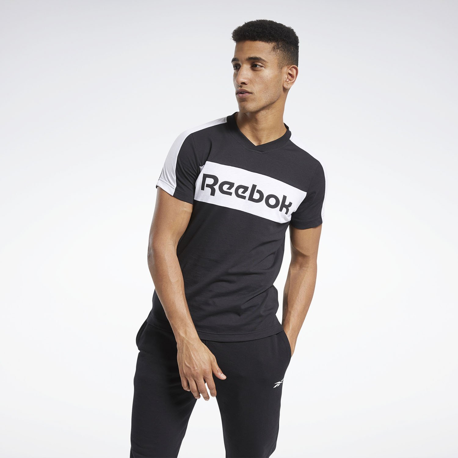 Reebok-Sport-Training-Essentials-Linear-Logo-Graphic-Ανδρική-Μπλούζα-9000057720_1469