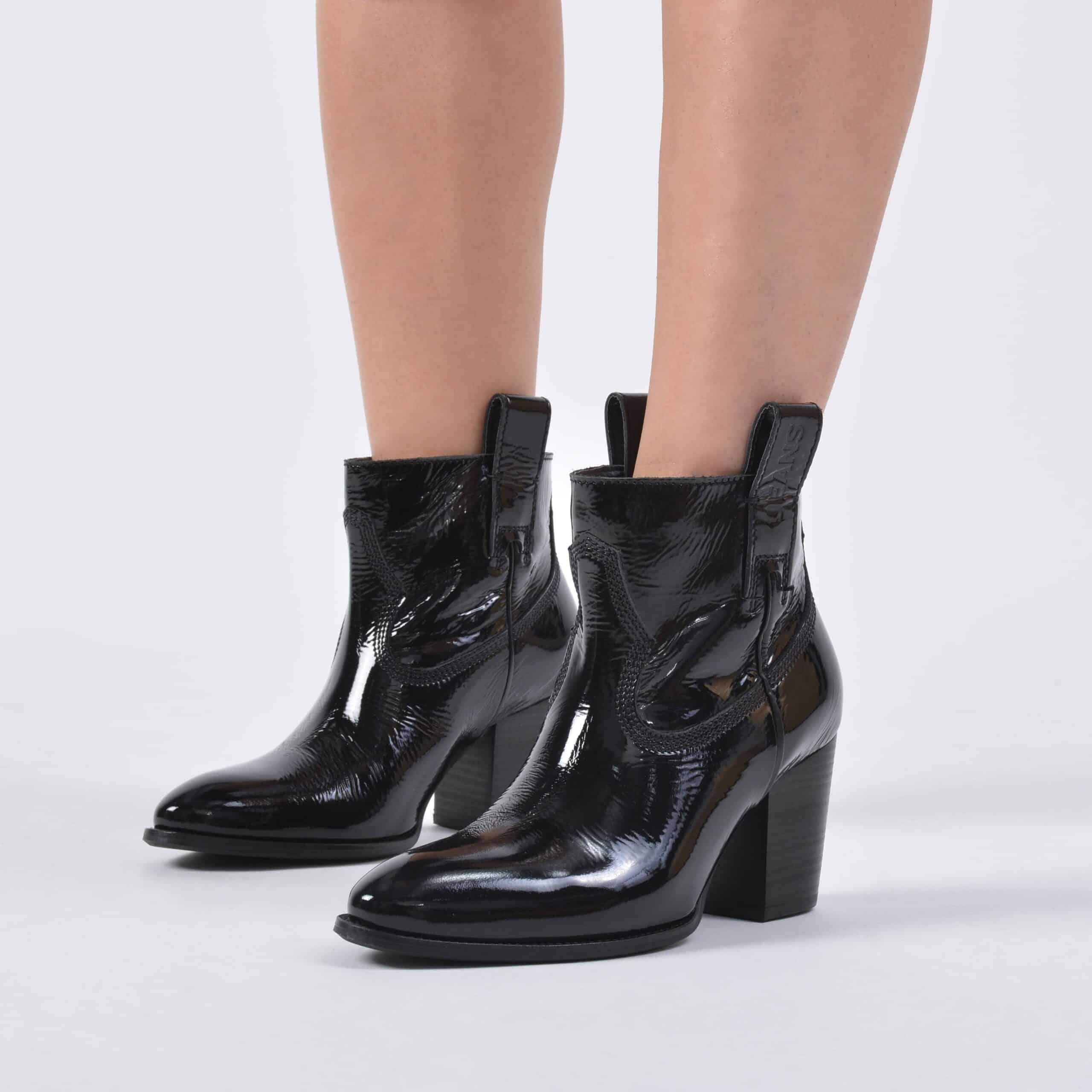 Tommy-Jeans-Patent-Leather-Mid-Heel-Boot-9000039771_1469