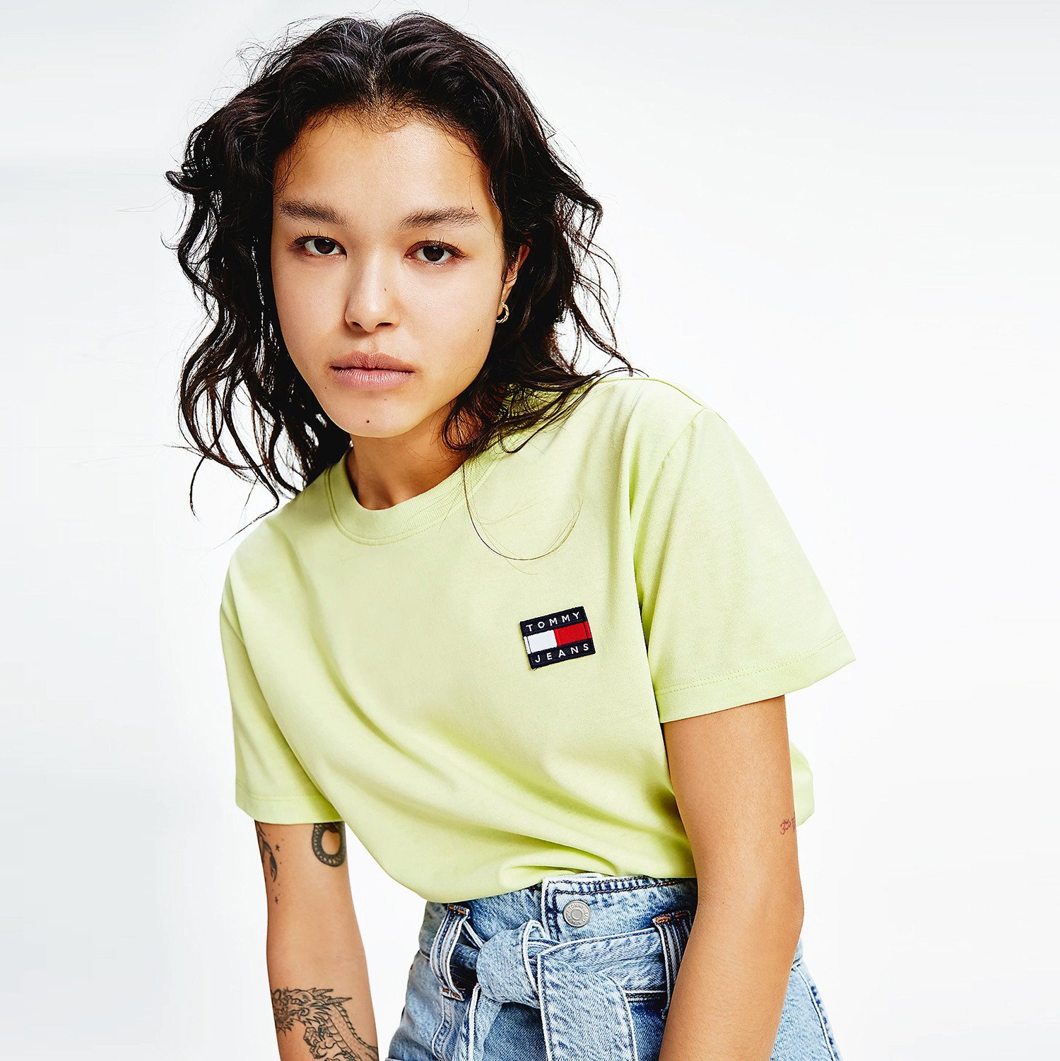 Tommy-Jeans-Tjw-Tommy-Badge-Tee-9000074676_51857