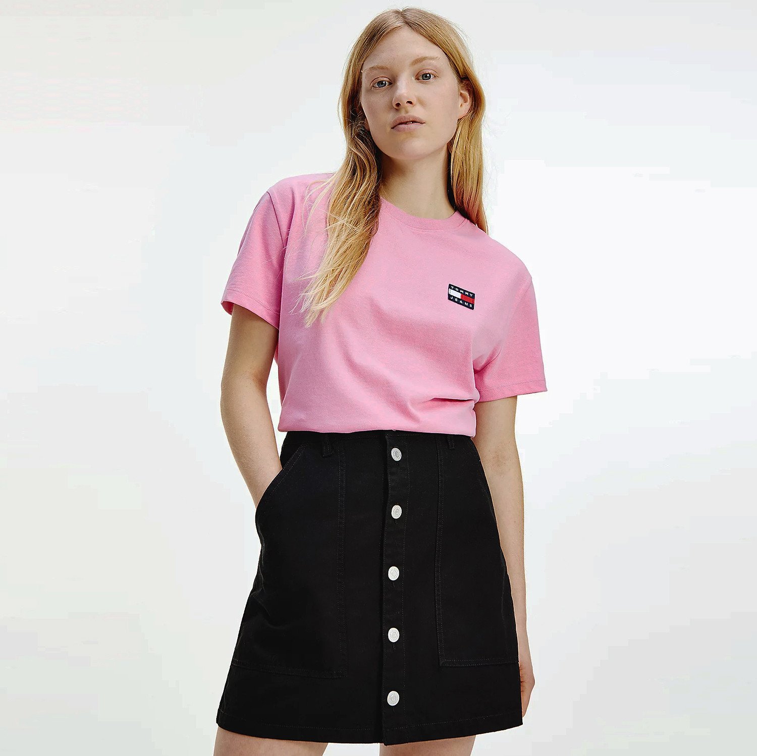 Tommy-Jeans-Tjw-Tommy-Badge-Tee-9000074677_45069