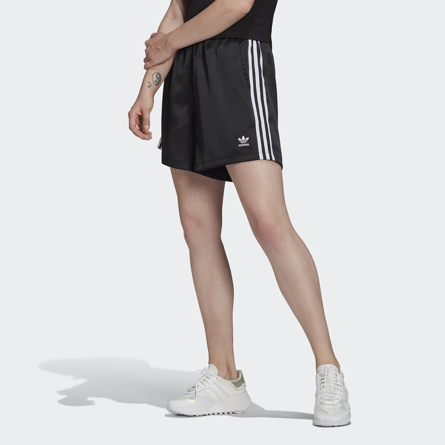 adidas-Originals-Adicolor-Classics-Satin-Γυναικείο-Σορτς-9000068565_1469