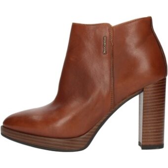 Μποτίνια NeroGiardini I013010D